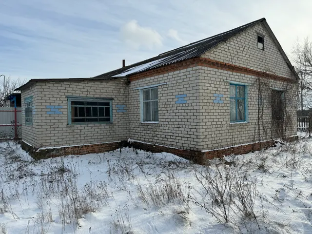 Здание 72,3 кв.м и земельный участок 451 кв.м, расположенные по адресу: Курская область, Советский район, Ледовский сельсовет, с. Ледовское, д. 11/1