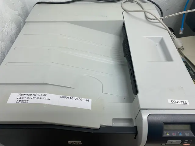 Принтер HP Color Laser Jet Professional CP5225