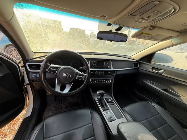 Легковой автомобиль седан KIA JF OPTIMA, 2019г.в., г/н O465ХУ750, VIN XWEGT411BL0012944, номер кузова XWEGT411BL0012944, номер двигателя KH021368, цвет жёлтый серый. Начальная цена продажи 1 547 000 руб. Задаток 232080 руб.