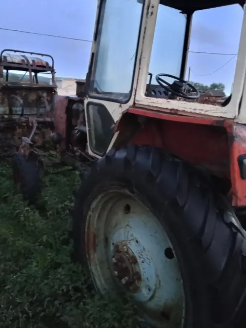 Трактора, 3 шт. и прицепы 2 шт.