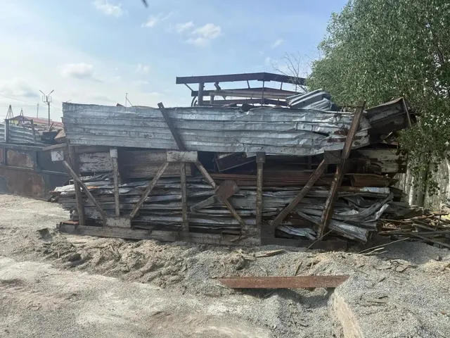 Лом черного металла массой 20 тонн. Имущество продается в том виде, в каком оно есть, в случае продажи возврату/обмену не подлежит. За скрытые дефекты имущества Продавец ответственности не несет.