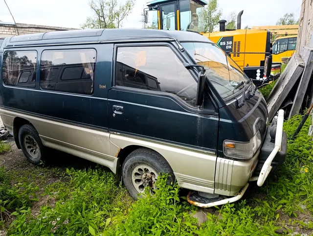 Автомобиль Mitsubishi Delika