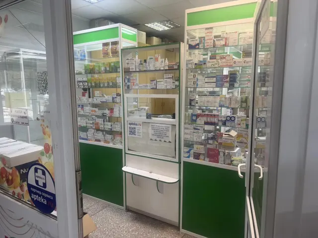 Право заключения договора аренды недвижимого имущества - части нежилого помещения площадью 45,7 кв.м в целях реализации лекарственных средств, отпуска льготных рецептурных препаратов, изделий медицинского назначения и других сопутствующих товаров народного потребления.
