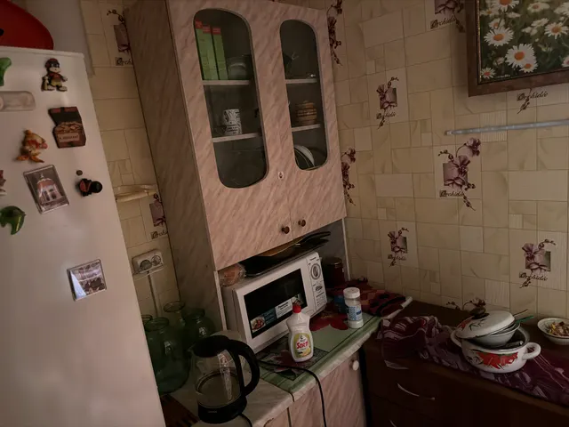 Имущество должника Снитко Н.Д.: комната, вид объекта недвижимости: помещение, назначение: жилое, площадь 17,6 кв.м, этаж № 05, кадастровый номер 26:12:010515:447, ограничение прав и обременение объекта: запрещения регистрации, адрес: Российская Федерация, Ставропольский край, г.о. город Ставрополь, г. Ставрополь, ул. Пржевальского, д. 10, кв. 511. Начальная продажная цена 1 834 385 рублей. Сумма задатка 280 000 рублей.
