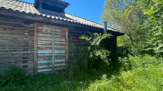 Здание с земельным участком. Рыночная стоимость земельного участка не включается в цену продажи лота, подлежит оплате в соответствии с условиями договора купли-продажи.
