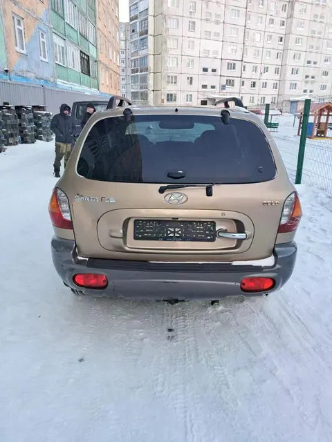 Автомобиль HYUNDAI SANTA FE, г/н Т011НС124, 2003 г.в., VIN KMHSD81VP3U559664, двигатель D4EA-3185813, цвет коричневый/серый, комплектность и состояние не проверялась данное  имущество обращено в доход государства. Находится в г. Норильск (Документы отсутствуют, )