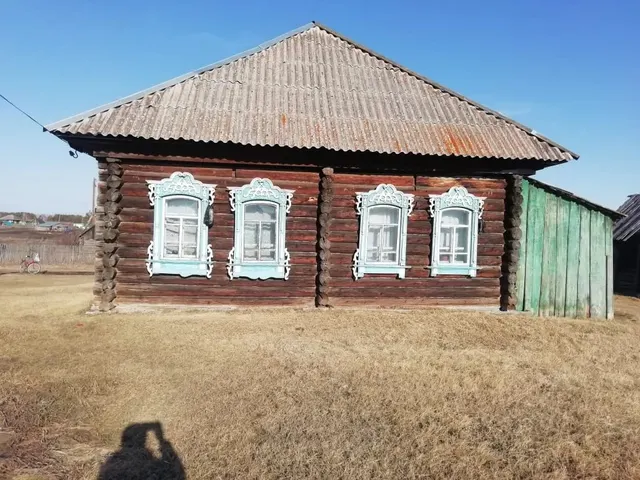 Здание библиотеки 62,4 кв.м. с земельным участком 133,00 кв.м. местоположение: Кемеровская область - Кузбасс, Гурьевский муниципальный округ, д. Кулебакино, ул.Советская,50
