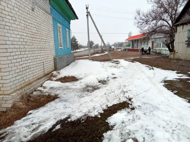 Нежилое здание с земельным участком