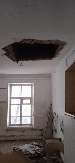 Нежилое здание на земельном участке. Адрес (местонахождение) объекта: Российская Федерация, Свердловская область, Красноуфимск городской округ, город Красноуфимск, ул. Кирова, №96