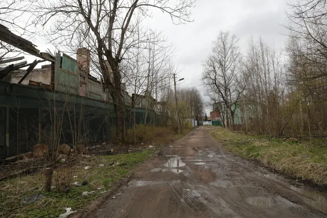 Здание (объект культурного наследия регионального значения  в неудовлетворительном состоянии), находящееся в государственной собственности Санкт-Петербурга, по адресу:  Санкт-Петербург, город Красное Село, Фабричный поселок, д. 2, литера А, с предоставлением покупателю права на заключение договора аренды земельного участка