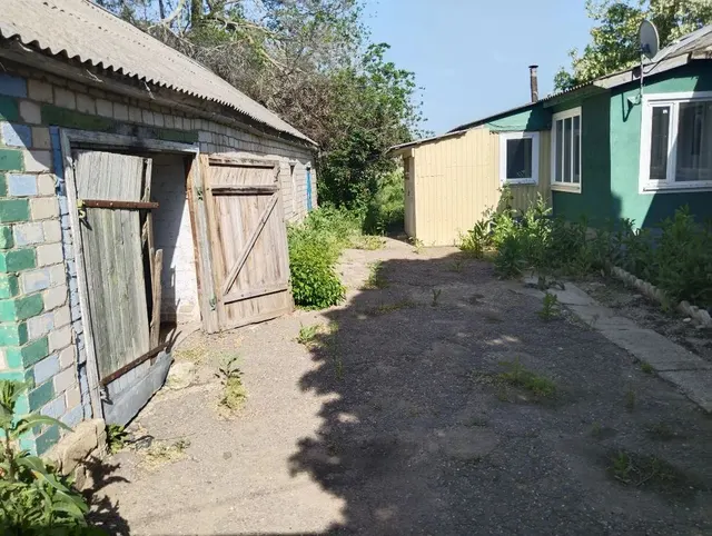 Жилой дом, площадь 96 кв.м, кадастровый номер 26:01:061818:124, адрес: Российская Федерация, Ставропольский край, м.о. Красногвардейский, с. Преградное, пер. Веселый, д. 22; земельный участок, площадь 2400 +/- 17 кв.м, кадастровый номер 26:01:061910:13, Почтовый адрес ориентира: Российская Федерация, Ставропольский край, м.о. Красногвардейский, с. Преградное, пер. Веселый, з/у 22.