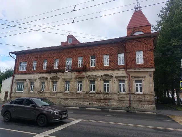 административное здание, объект культурного наследия местного (муниципального) значения «Дом купцов Расторгуевых», 1860 г., 1916 г., включенный в единый государственный реестр объектов культурного наследия (памятников истории и культуры) народов Российской Федерации, расположенное по адресу: Ярославская область, г. Рыбинск, ул. Ломоносова, д. 22.