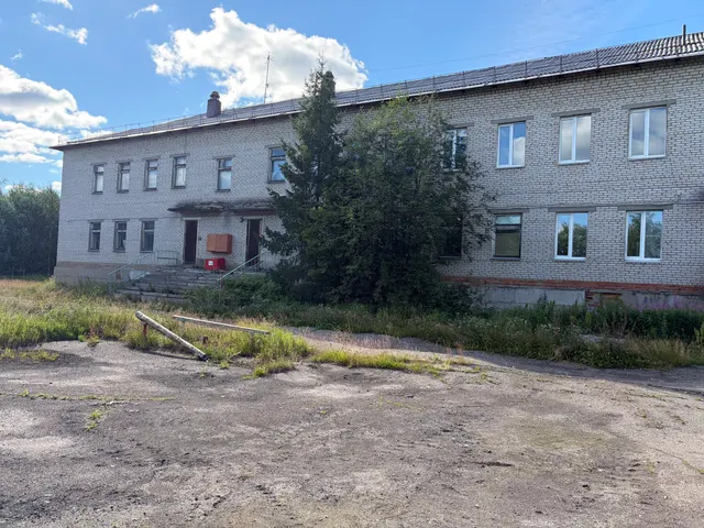 Нежилое здание, 2-этажное, площадь здания 1128,1 м2; кадастровый номер 11:18:0701003:236, адрес: Российская Федерация, Республика Коми, м.о. Инта, пгт. Верхняя Инта, ул. Свободы, д. 6