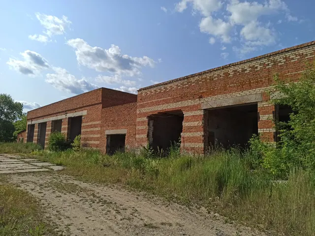 комплекс зданий с земельным участком