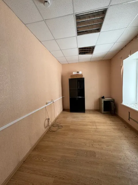 Земельный участок с КН 43:06:360302:2 с расположенным на нем объектом федерального имущества – административное здание с КН 43:06:360302:192 по адресу: Кировская область, м.р-н Верхошижемский, с.п. Калачиговское, д. Калачиги, ул.Школьная, д. 2