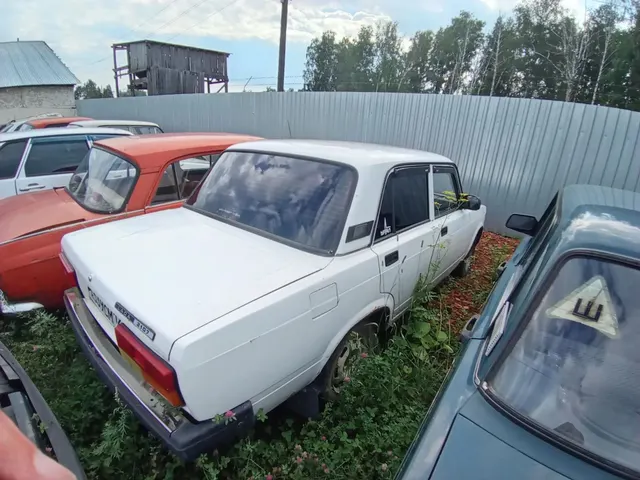 Автомобиль LADA 210740, г/н А539СМ124, 2010 г.в., VIN XTA210740A2993279, двигатель № 9666631, цвет белый комплектность и состояние  не проверялась данное  имущество обращено в доход государства, (Документы отсутствуют)Находится в Дзержинском районе