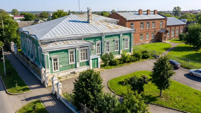 Имущество, находящееся в собственности Ярославской области, расположенное по адресу: Ярославская область, г. Переславль-Залесский, ул. Советская, д. 22, с земельным участком