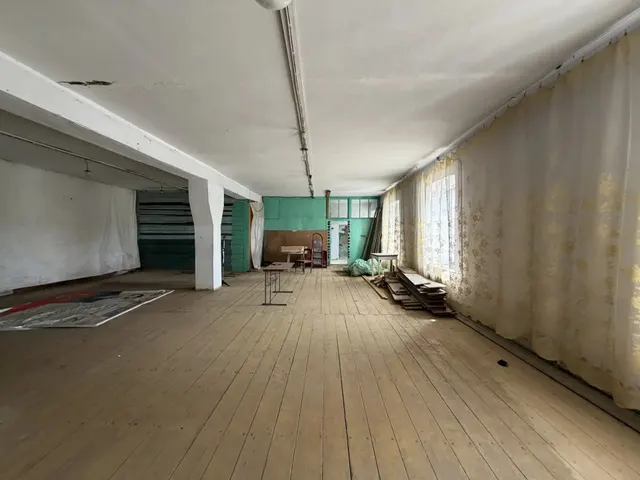 Нежилое помещение площадью 145,9 кв. м, кадастровый номер 25:28:000000:46413, 1 этаж, расположенное по адресу: Приморский край, г. Владивосток, остров Попова, ул. Подгорная, д. 13а, пом. II