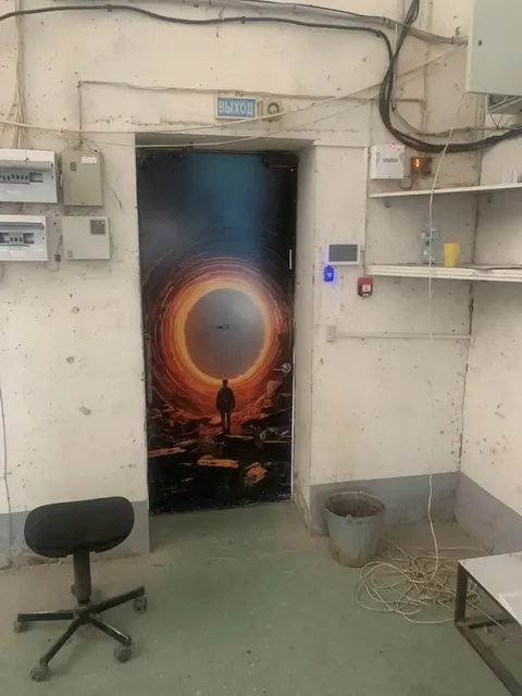 Нежилое помещение № 3 с кадастровым номером 30:12:040467:497, общей площадью 522,1 кв.м, состоящее из комнат № 1 (мастерская) общей площадью 483,5 кв.м, № 2 (бытовая) общей площадью 11,4 кв.м, № 3 (душевая) общей площадью 3,5 кв.м, № 4 (подсобная) общей площадью 3,2 кв.м, № 5 (подсобная) общей площадью 2,4 кв.м, № 6 (туалет) общей площадью 1,0 кв.м, № 7 (туалет) общей площадью 1,0 кв.м, № 8 (кабинет) общей площадью 16,1 кв.м, на 1 этаже производственного корпуса под предприятия малого бизнеса зд