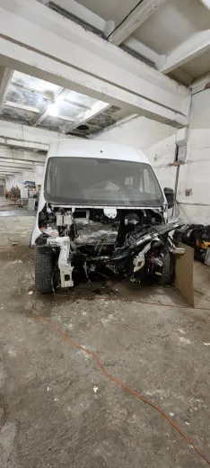 Автомобиль Citroën 22085-03, 2017 г.в., VIN XU6220853H0000080, г.н. К287ЕУ51, по документам цвет черный, по факту - белый, после аварии, по кузову вмятины, царапины, боковые двери сняты, двигатель и передний бампер отсутствуют. Работоспособность не проверялась. Заложенное имущество. Расположено по адресу: Мурманская обл., Кольский р-н, тер. п/ф "Снежная", корп. 18. Должник ООО «Северстроймонтаж».