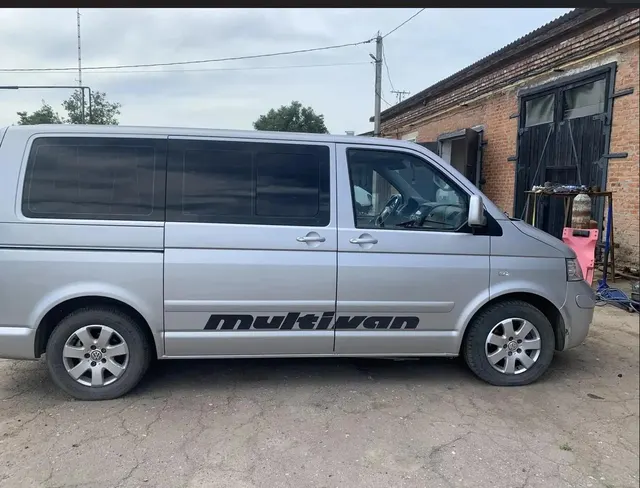 Автомобиль Volkswagen Multivan, 2003 г.в. (годные остатки)
