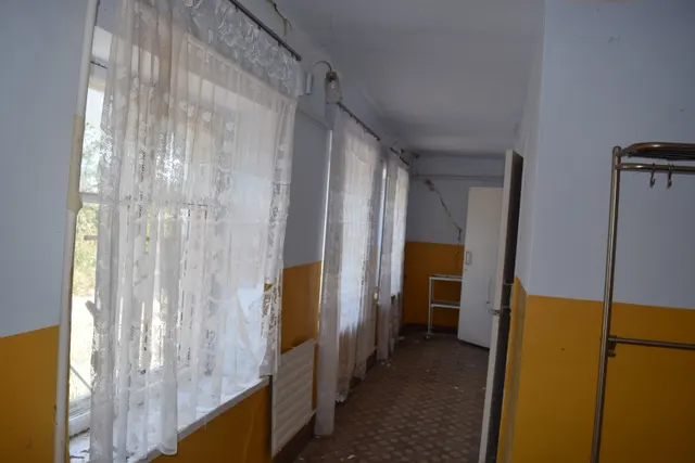 Нежилое здание  и земельный участок, на котором оно расположено
