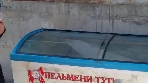 морозильная камера белого цвета марки "JUKA", заводской номер № 04345 1 Штука (шт)