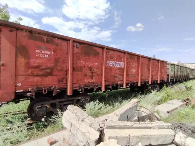 Полувагон 4-осный с люками в полу без тормозной площадки