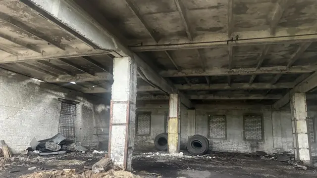 Здание (гараж) с земельным участком