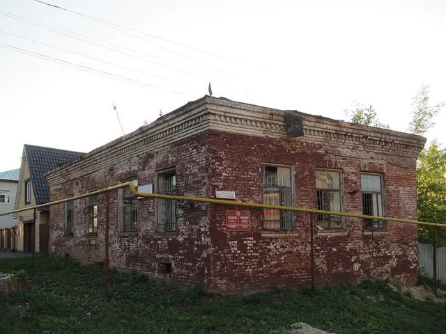Нежилое здание – «Жилой дом», конец XIX начало XX вв, площадью 213, кв.м., с кадастровым номером 21:03:010301:35, расположенный по адресу: Чувашская Республика, г. Алатырь, ул. Троицкая, д.