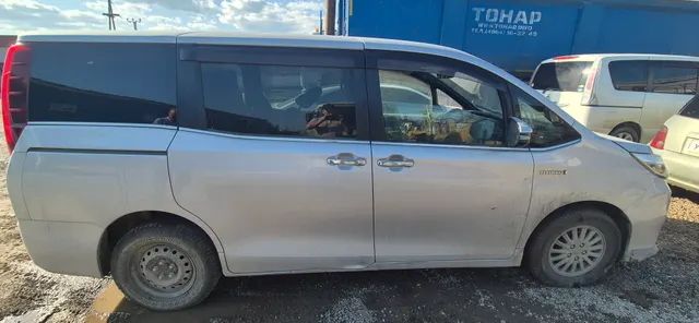 Toyota Esquire Hybrid, 2015 г.в., г/н Х458НЕ14, цвет серый, VIN ZWR800084296, номер кузова (прицепа) ZWR800084296, номер двигателя 2ZR1516426. Местонахождение: РС(Я). Собственник Дьячковский Д.А.
