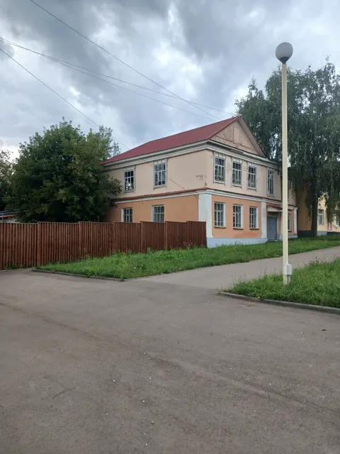 Нежилое здание и земельный участок