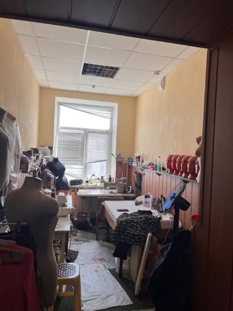 аренда нежилого помещения №3, площадью 10,2 кв. м., расположенного на четвертом этаже в пределах нежилого помещения с кадастровым номером 90:19:010102:120, расположенного по адресу: Республика Крым, г. Керчь,  ул. Кирова, 11, общей начальной минимальной стоимостью 7 106 (семь тысяч сто шесть) рублей 56 копеек арендной платы в месяц (без учета НДС), сроком на 11 (одиннадцать) месяцев