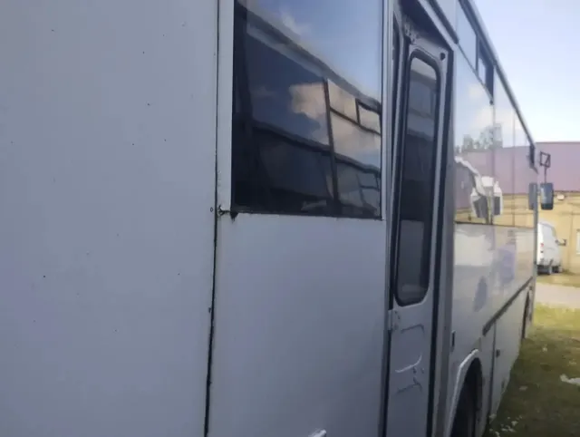 1. Автобус КАВЗ-4238-01 гос. номер О 328 РУ 126, VIN XTY52563TA0023297, номер кузова XTY52563TA0023297, 2010 года выпуска, цвет белый, инвентарный номер М 111217329, стоимость 254 800,00 рублей.  2. ЛиАЗ 525634, автобус гос. номер О 358 РУ 126, VIN Z7N423801F0001422, номер кузова Z7N423801F0001422, 2010 год выпуска, цвет белый, инвентарный номер Т000011930, стоимость 192 600,00 рублей.  3. Автобус КАВЗ-4235-31 гос. номер О 374 РУ 126, VIN Z7N423531A0001650, номер кузова Z7N423531A0001650, 2010