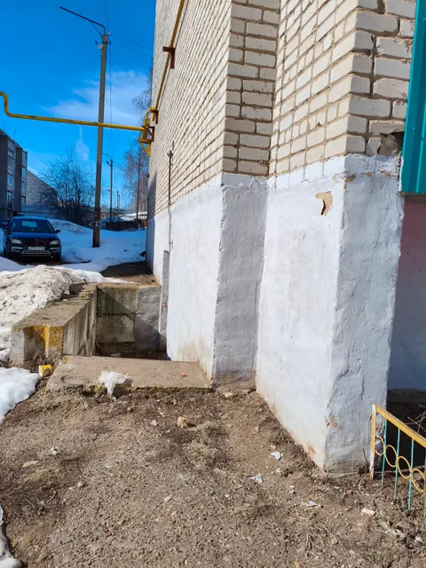 Нежилое помещение, площадь 249,6 кв.м, кадастровый номер 43:07:010134:2161, 1987 г. постройки, назначение: нежилое помещение, расположенное по адресу: Кировская область, Вятскополянский район, г. Сосновка, ул. Гоголя, д. 32/2