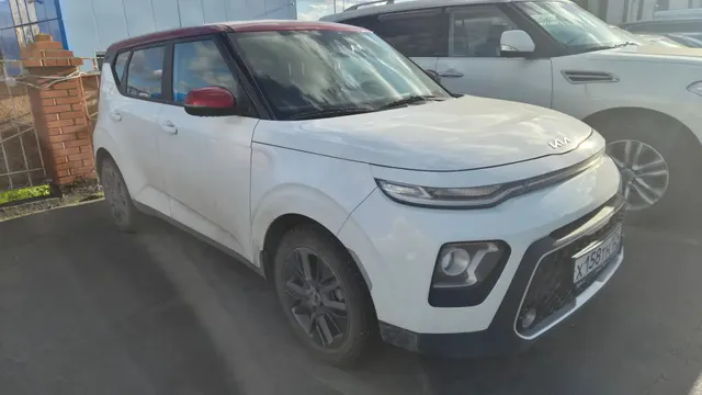 Легковой автомобиль KIA SOUL, 2022г.в., г/н X158TH124, VIN XWEJ381EBNC005879, номер кузова XWEJ381EBNC005879, номер двигателя G4FCNR031054 505830, цвет белый. Начальная цена продажи 1 785 000 руб. Задаток 267760 руб.