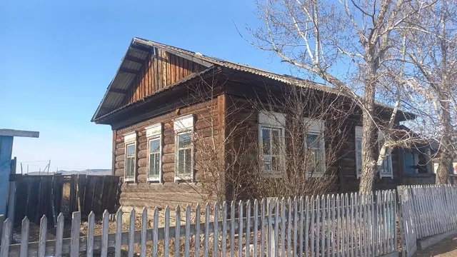Здание с кадастровым номером 75:01:110103:694 с земельным участком , кадастровый номер  75:01:110103:693