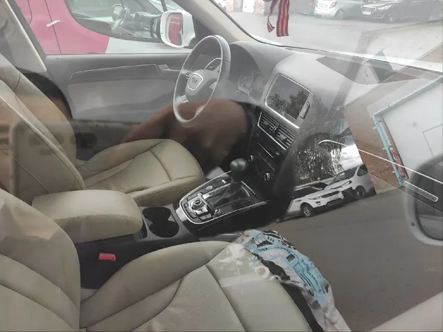 Легковой автомобиль AUDI Q5, 2015 года выпуска, идентификационный номер (VIN): WAUZZZ8R0FA098743, № кузова (прицепа): WAUZZZ8R0FA098743, шасси (рамы): отсутствует, мощность двигателя: 224 л.с., 165 кВт, объем двигателя: 1984 см. куб., цвет: белый, гос. номер О832ОО199