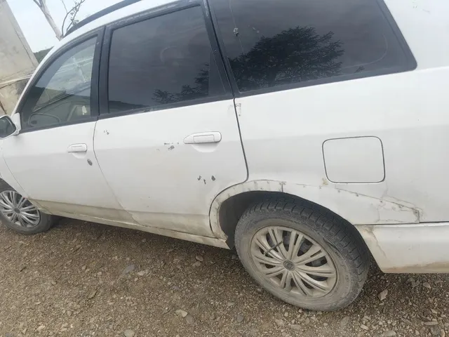 Автомобиль марки “Ниссан Вингроад” , без государственного номера, № кузова WHNY11202731, белого цвета, 2001 г.в.