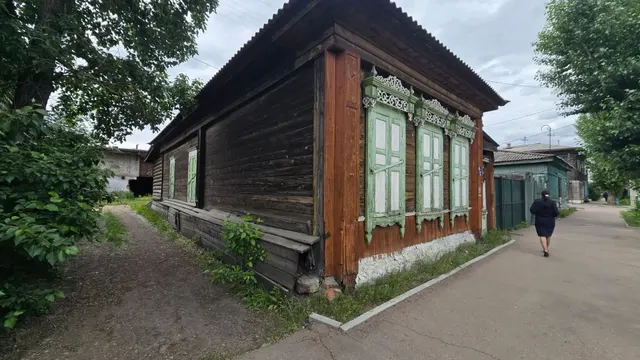 Жилое помещение (квартира) площадью 53,5 кв. м, кадастровый номер 03:24:011217:121. Местоположение: Республика Бурятия, г. Улан-Удэ, ул. Коммунистическая, д. 4/2, кв. 1. Включен в реестр объектов культурного наследия или является выявленным объектом, 031610442890005, Памятник дом Самсоновича Т.А., Постановление Правительства Республики Бурятия «О постановке на государственную охрану вновь выявленных недвижимых памятников истории и культуры» № 242 от 09 июля 1996 г.