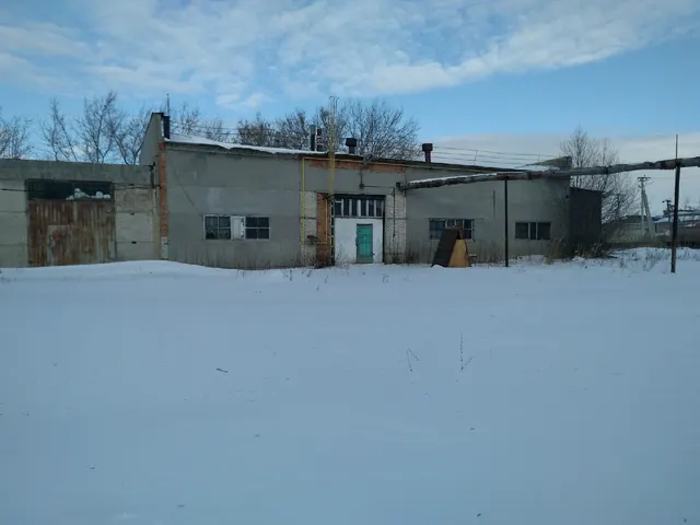 Нежилое здание (бывшая школа)