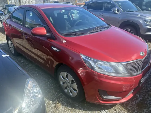 Автомобиль марки КИА РИО, г/з К042УО186, VIN Z94CB41AADR130564, цвет красный, г/в 2013 ТС обременено ЗАЛОГОМ. По общему правилу при переходе права собственности залог сохраняется в соответствии со ст. 353 ГК РФ; приобретатель имущества приобретает права и несет обязанности залогодателя. Риски, связанные с сохранением залога и возможностью обращения взыскания на предмет залога, несет приобретатель. ТС имеет ограничения ФССП на регистрационные действия (ключи и документы отсутствуют).