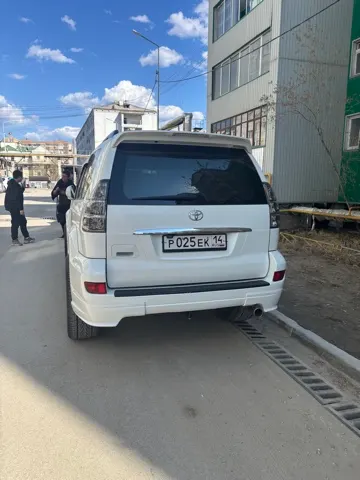 Транспортное средство, Toyota Land Cruiser Prado, 2003 г.в., г/н Р025ЕК14, цвет белый, № шасси (рамы) RZJ1200012978. Местонахождение: РС(Я). Собственник Максимов А.А.