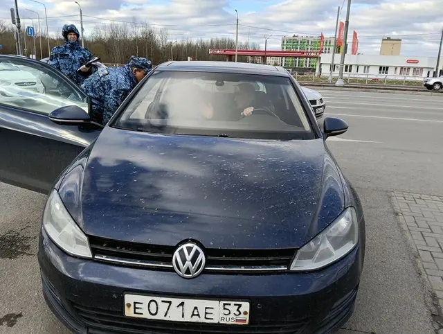 Лот № 2. Легковой автомобиль Volkswagen Golf, 2013 года выпуска, государственный номер Е071ЕА53, идентификационный номер (VIN) WVWZZZAUZEW001596, номер кузова (прицепа) WVWZZZAUZEW001596, номер двигателя 001004, модель двигателя CXS, объём двигателя – 1395 куб см, мощность двигателя – 90 кВт, мощность двигателя – 122 л.с., тип коробки передачи – АКПП. Местонахождение: Новгородская область, г. Великий Новгород, ул. Свободы, д. 11. Должник (собственник) – Околов Геннадий Владиславович