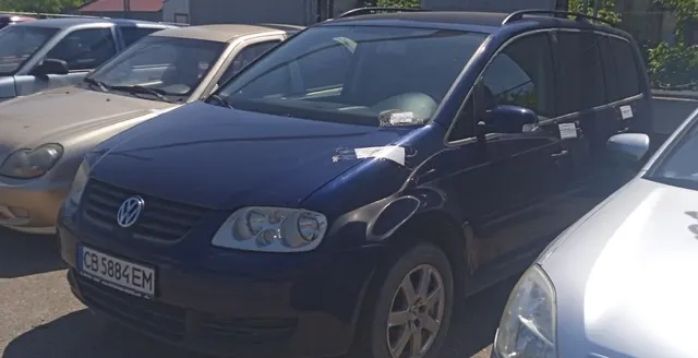 Транспортное средство VOLKSWAGEN TOURAN, 2005 года выпуска, г/н в Украине СВ5884ЕМ, (свидетельство о регистрации т/с в Украине СТМ № 208002).