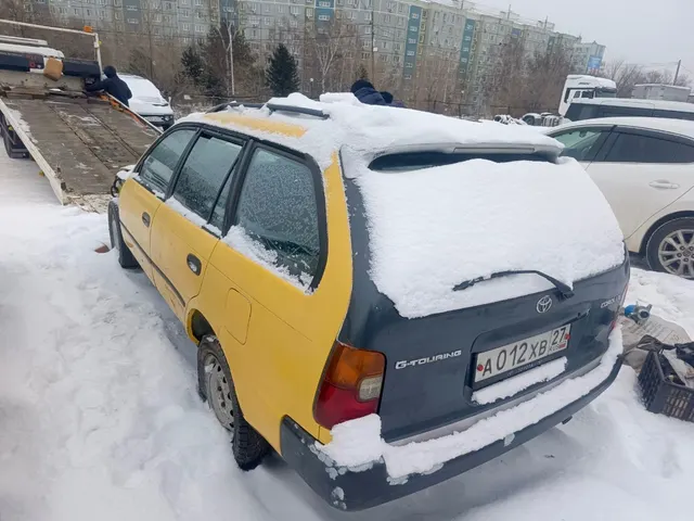 Автомобиль марки Toyota Corolla , А012ХВ27 г/н  , № кузова СЕ1090009800  , цвет желтый, отсутствует передний бампер правое и левое крыло