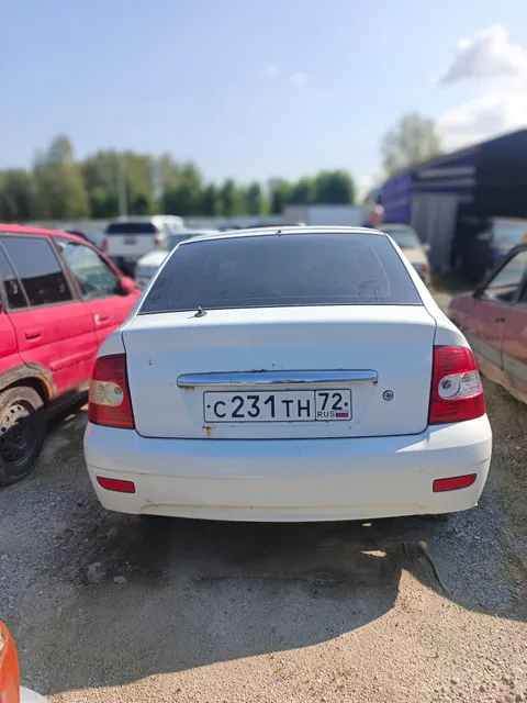 Автомобиль LADA 217220 PRIORA 2012 г.в. VIN XTA217220C0220782 г.р.з. С231ТН72 белого цвета. ТС имеет ограничения ФССП на регистрационные действия (ключи и документы отсутствуют, техническое состояние не проверялось, пробег не известен). Имущество продается в том виде, в каком оно есть, в случае продажи возврату/обмену не подлежит. За скрытые дефекты имущества Продавец ответственности не несет.