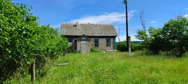 Нежилое здание общей площадью 70,1 кв.м., количество этажей 1 (подземных 0), кадастровый номер: 73:04:022003:83; Земельный участок общей площадью 1407 кв.м., с кадастровым номером: 73:04:022003:35, категории земель: земли населенных пунктов, с видом разрешенного использования: под существующей школой