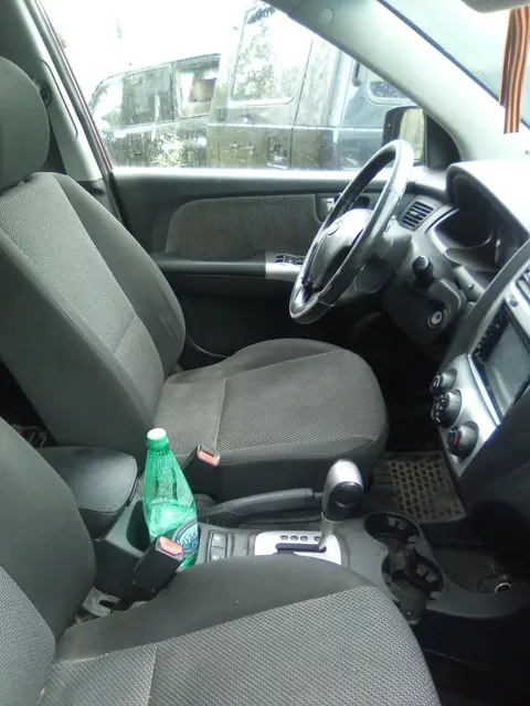 Автомобиль марки КИА Sportage, цвет красный, г.р.з. E 803 CC 86, VIN U6YJE55288L027459, г/в 2008. ТС имеет ограничения ФССП на регистрационные действия (ключи и документы отсутствуют, техническое состояние не проверялось, пробег не известен). Имущество продается в том виде, в каком оно есть, в случае продажи возврату/обмену не подлежит. За скрытые дефекты имущества Продавец ответственности не несет.