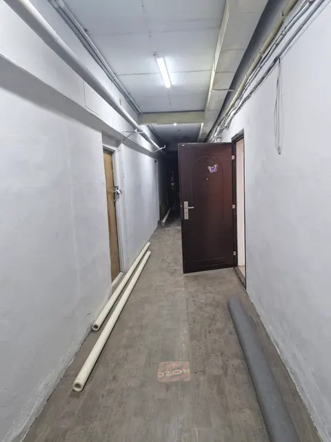 Нежилое помещение на цокольном этаже, кадастровый номер 11:12:1701010:2002, расположенное по адресу: Российская Федерация, Республика Коми, Муниципальный район Печора, городское поселение Печора, г. Печора, ул. Ленинградская, д. 22